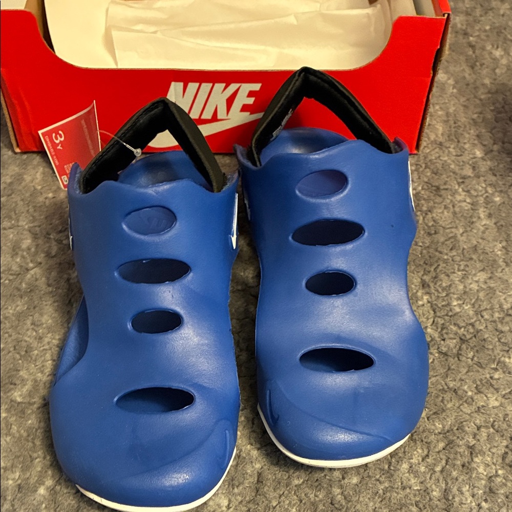 BNWT Nike Kids Blue Water Shoes CB